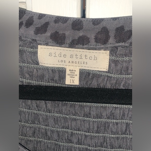 Side Stitch Smocked Yoke Printed Tunic - Picture 4 of 6